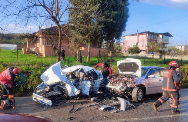 Kafa kafaya çarpıştılar: 4 yaralı