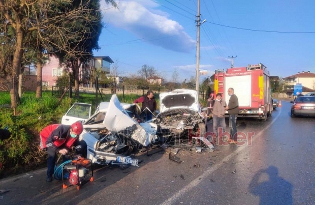 Kafa kafaya çarpıştılar: 4 yaralı