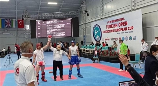 Akyazı Kick Boksçular şampiyonaya damga vurdu