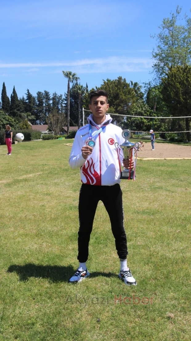 Akyazı Kick Boksçular şampiyonaya damga vurdu