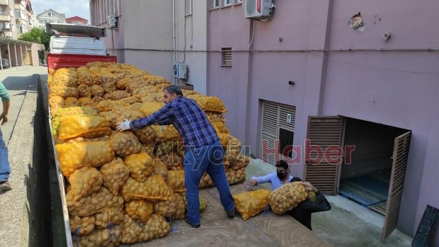 26 ton patates Akyazı'ya ulaştı, ihtiyaç sahiplerine dağıtılacak