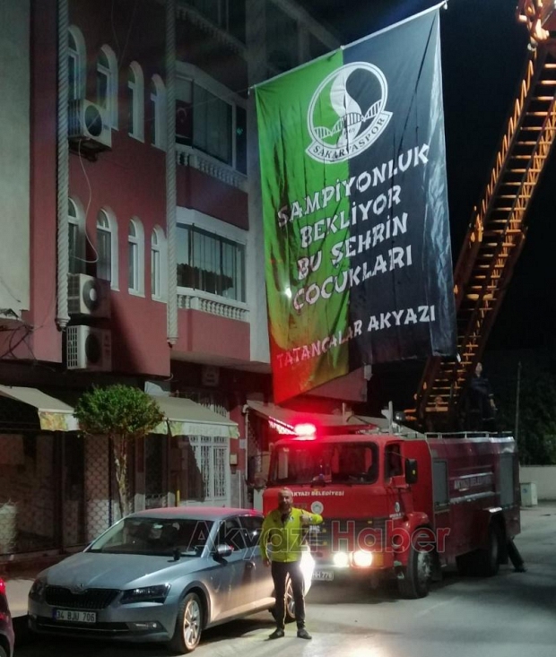 Akyazı yeşil siyah bayraklarla süslendi