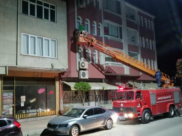 Akyazı yeşil siyah bayraklarla süslendi