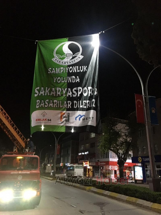 Akyazı yeşil siyah bayraklarla süslendi