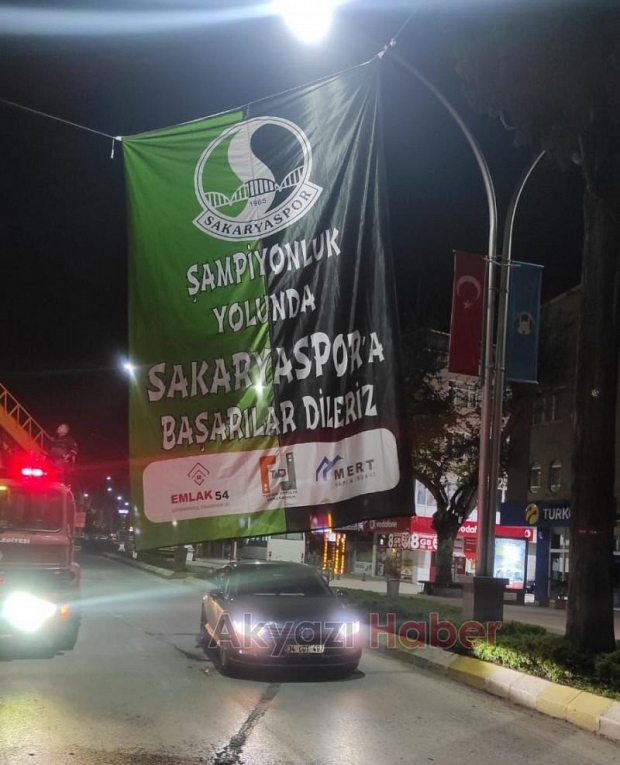 Akyazı yeşil siyah bayraklarla süslendi