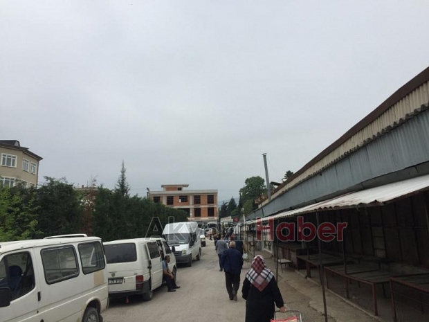 Pazar açıldı, vatandaş alışverişe koştu