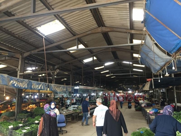 Pazar açıldı, vatandaş alışverişe koştu
