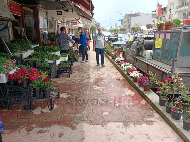 Korona fide ve çiçek satışlarını arttırdı