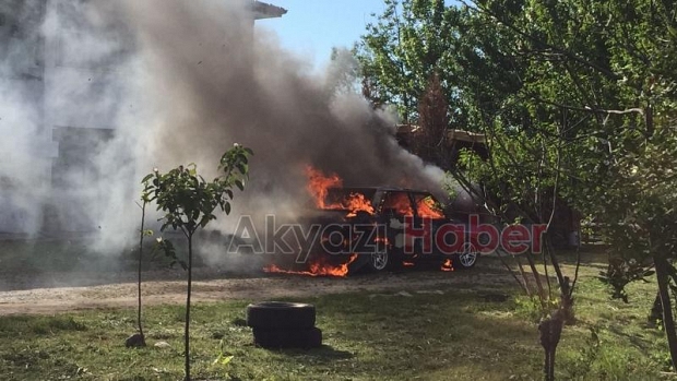 Evin bahçesinde alev alev yandı