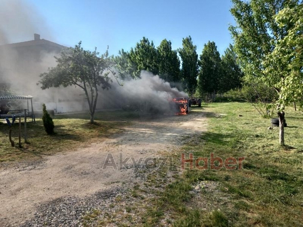 Evin bahçesinde alev alev yandı