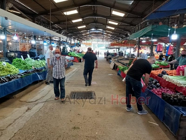 Pazar açıldı, vatandaş alış verişini yaptı