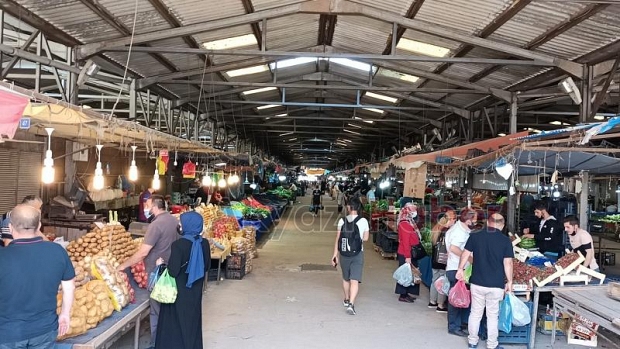 Pazar açıldı, vatandaş alış verişini yaptı