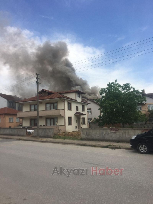 Evin çatı katı yandı