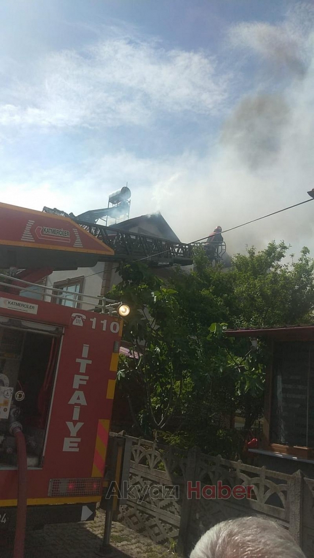 Evin çatı katı yandı