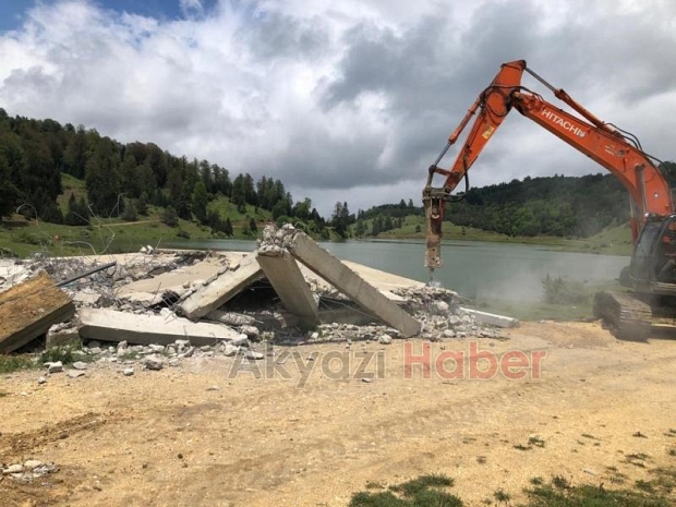 Yayladaki kaçak binalar yıkıldı