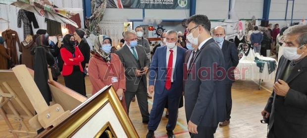 Akyazı Halk Eğitim Merkezi'nden yıl sonu sergisi