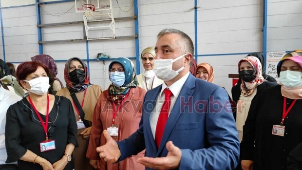 Akyazı Halk Eğitim Merkezi'nden yıl sonu sergisi
