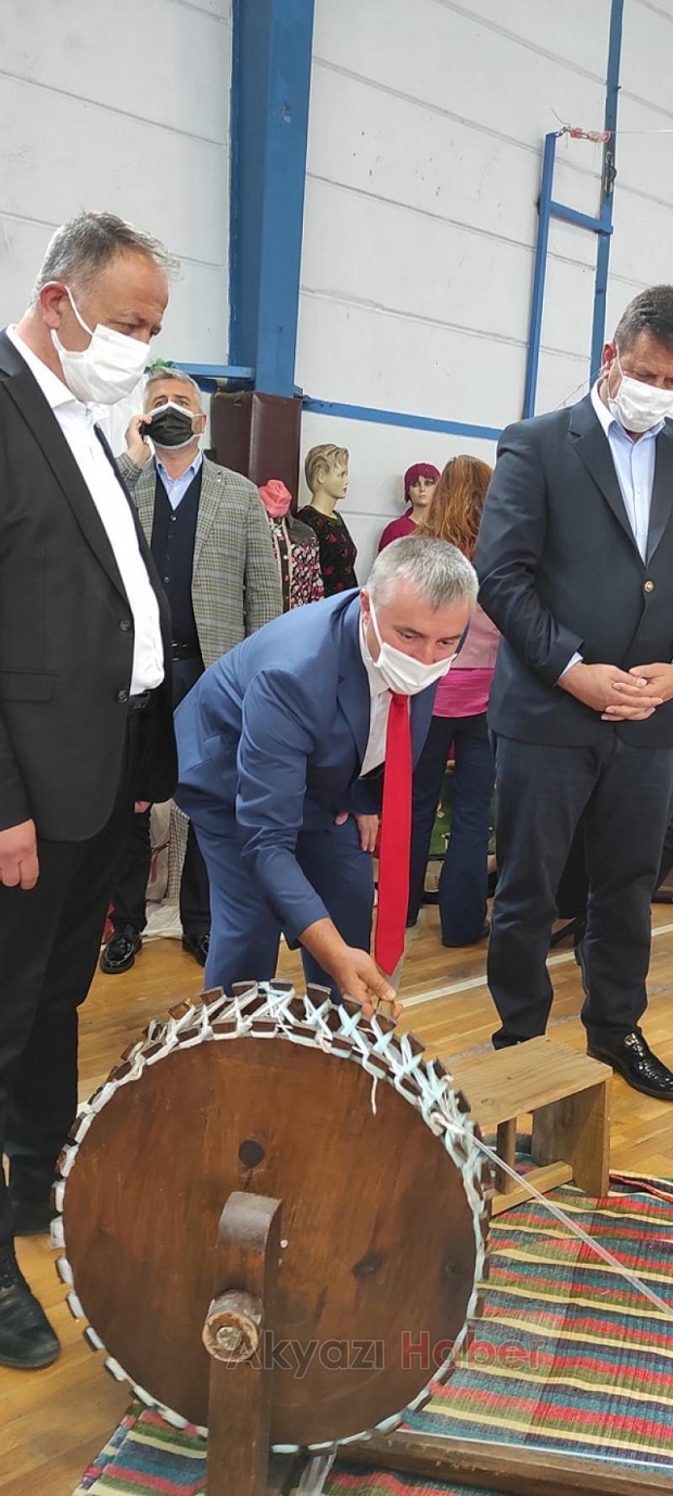 Akyazı Halk Eğitim Merkezi'nden yıl sonu sergisi