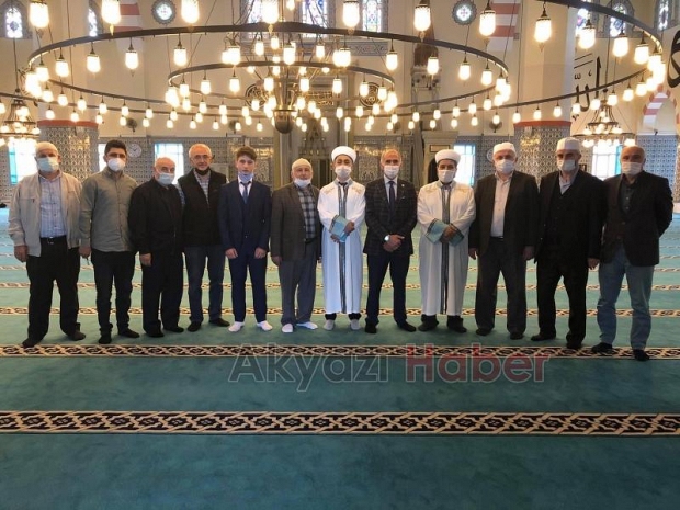 Hafızlık öğrencileri Gazi Süleyman Paşa Camii'nde Cuma'yı kıldırdı