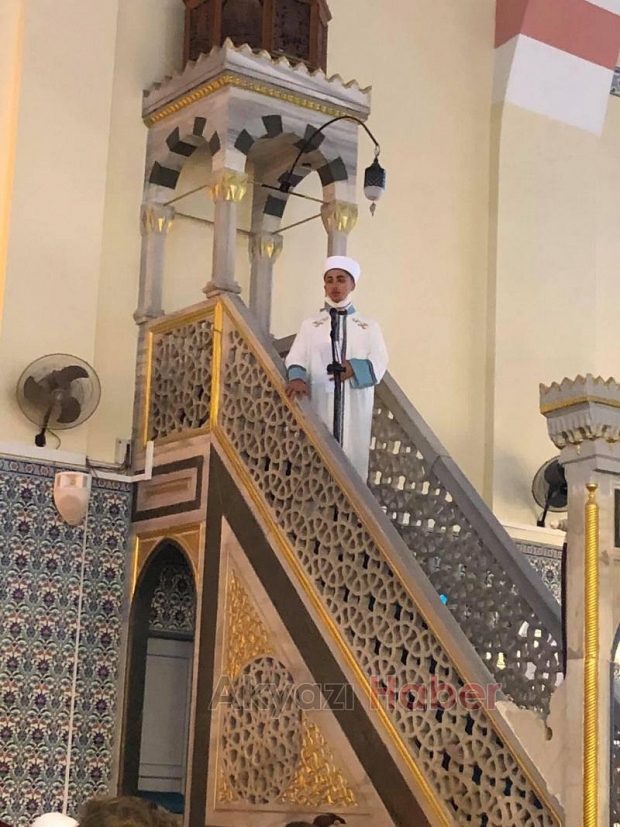 Hafızlık öğrencileri Gazi Süleyman Paşa Camii'nde Cuma'yı kıldırdı