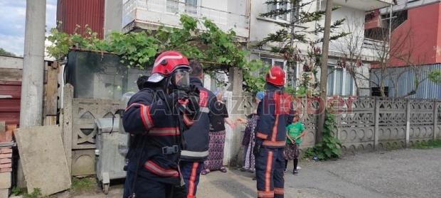 Büyük bir gürültüyle patladı