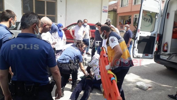 Akyazı'da dehşet; Üniversiteli kız arkadaşını bıçakladı
