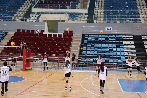 Akyazı Boybeyispor Voleybol takımlarından bir galibiyet iki mağlubiyet