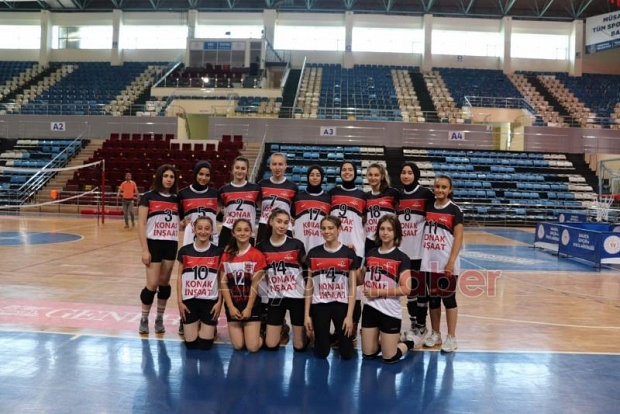 Akyazı Boybeyispor Voleybol takımlarından bir galibiyet iki mağlubiyet