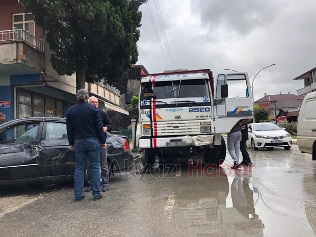 Kamyon refüjü aşıp karşı yöne geçti