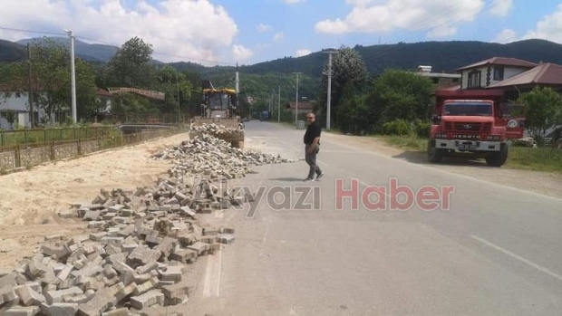Pazarköy yolunda sök yap