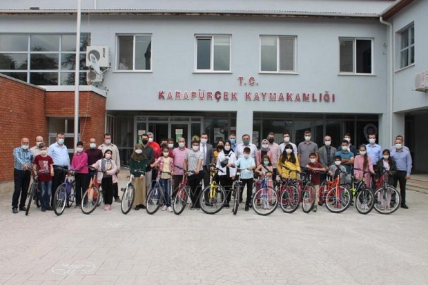Karapürçek'te 14 öğrenci bisiklet kazandı