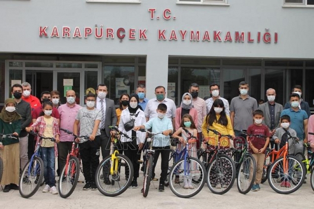Karapürçek'te 14 öğrenci bisiklet kazandı