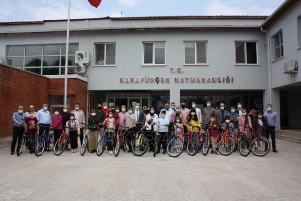 Karapürçek'te 14 öğrenci bisiklet kazandı