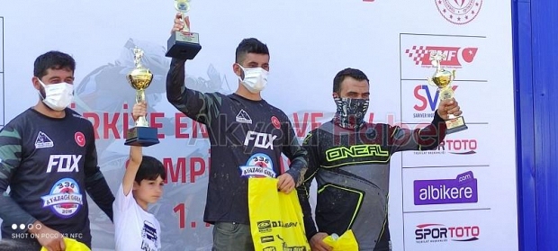 Akyazılı motokroscu üçüncü oldu 