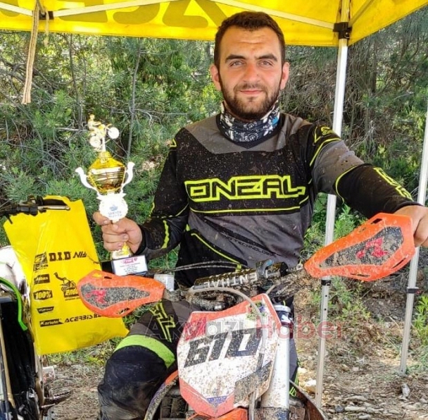 Akyazılı motokroscu üçüncü oldu 