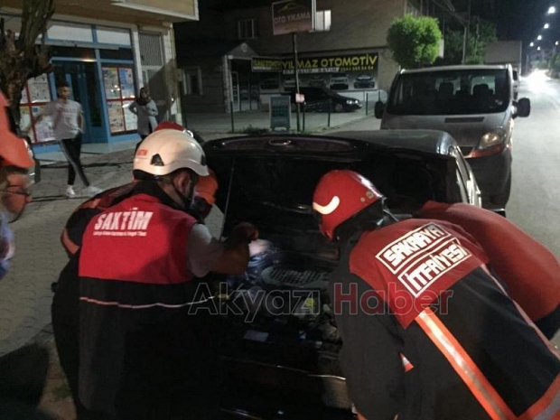 Otomobil alev aldı