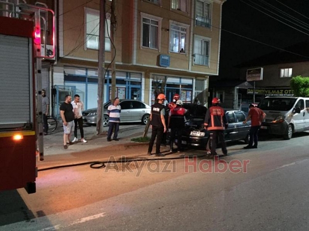 Otomobil alev aldı