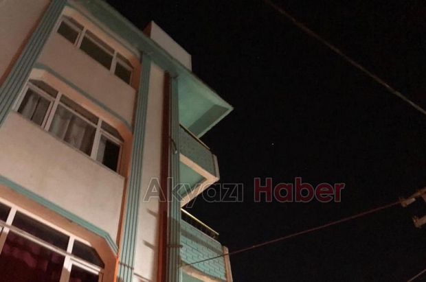 Binanın çatısına gece baz istasyonu kondurdular
