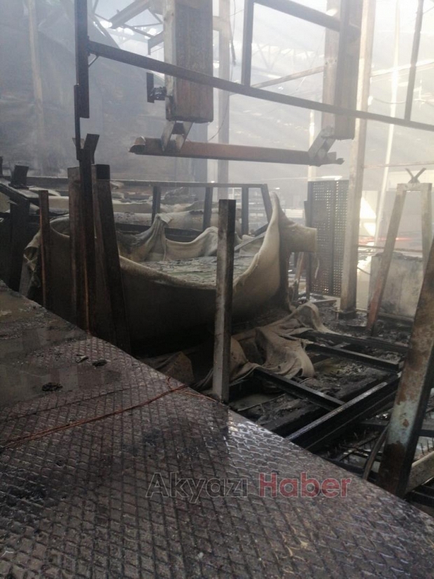 OSB'de fabrika yandı