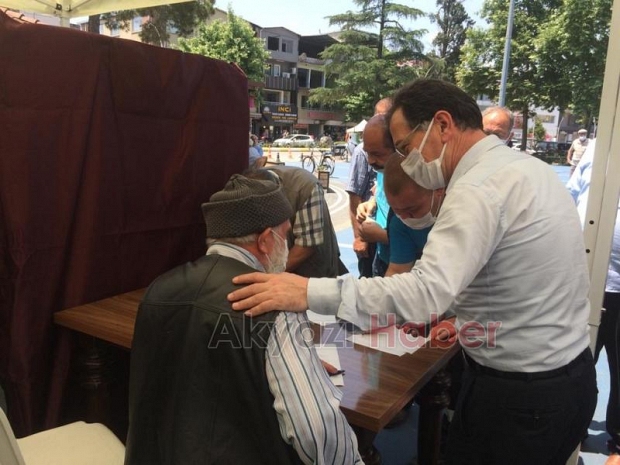 Akyazılılardan aşı çadırına yoğun ilgi