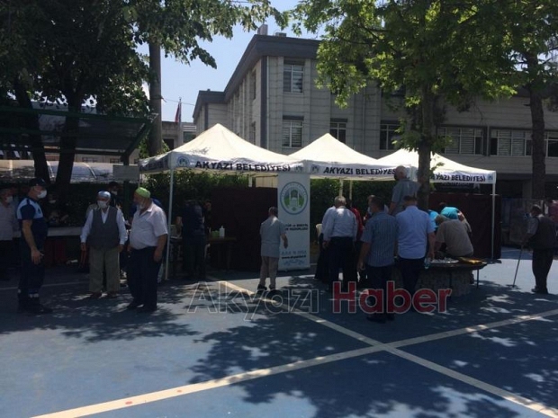 Akyazılılardan aşı çadırına yoğun ilgi