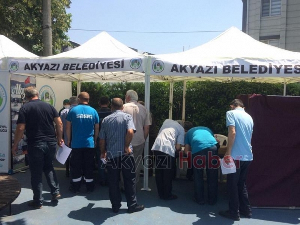 Akyazılılardan aşı çadırına yoğun ilgi