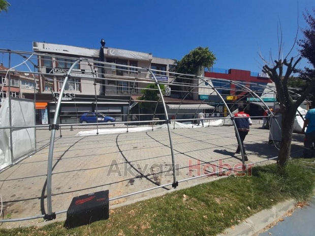 Sokağı kapatan çadıra esnaftan tepki