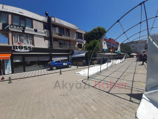 Sokağı kapatan çadıra esnaftan tepki