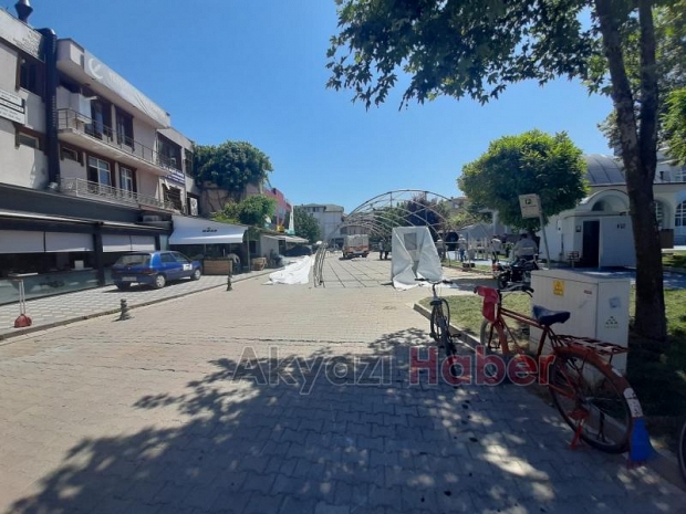 Sokağı kapatan çadıra esnaftan tepki