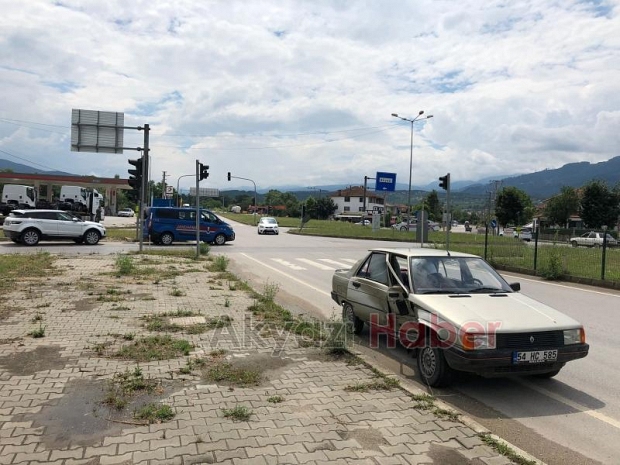 Kuzuluk kavşağında trafik kazası 