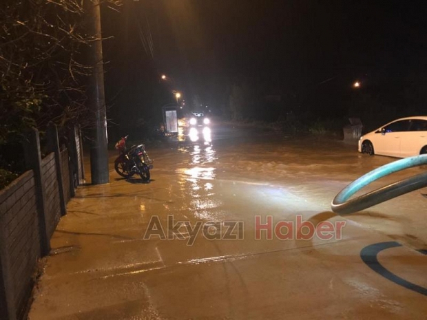 Yağcılar Deresi taştı, sokaklar sular altında