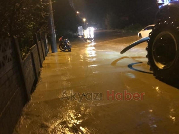 Yağcılar Deresi taştı, sokaklar sular altında