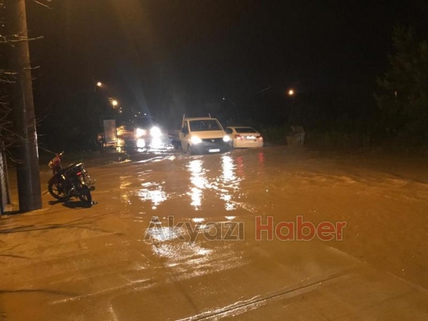 Yağcılar Deresi taştı, sokaklar sular altında