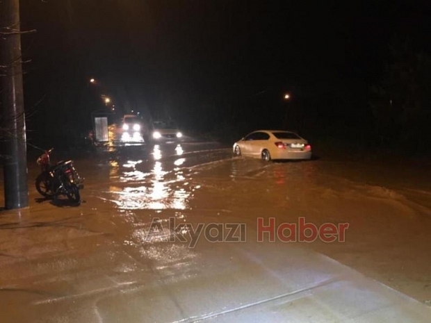 Yağcılar Deresi taştı, sokaklar sular altında
